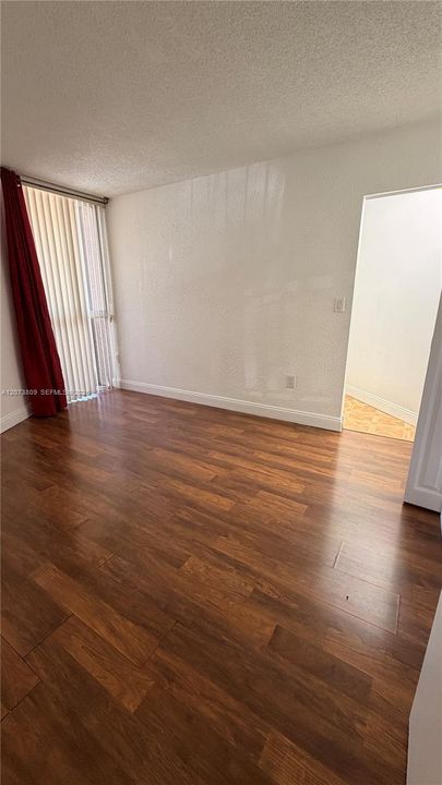 For Rent: $2,100 (2 beds, 2 baths, 939 Square Feet)