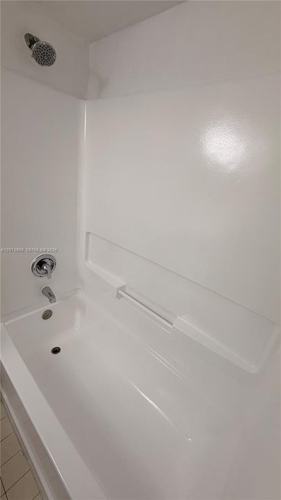 For Rent: $2,100 (2 beds, 2 baths, 939 Square Feet)