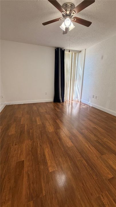 For Rent: $2,100 (2 beds, 2 baths, 939 Square Feet)
