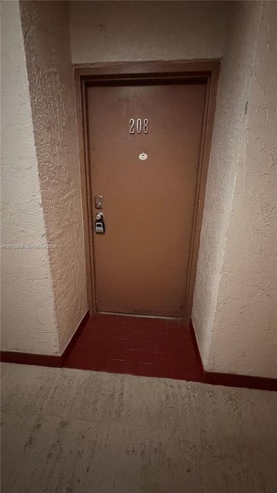 For Rent: $2,100 (2 beds, 2 baths, 939 Square Feet)