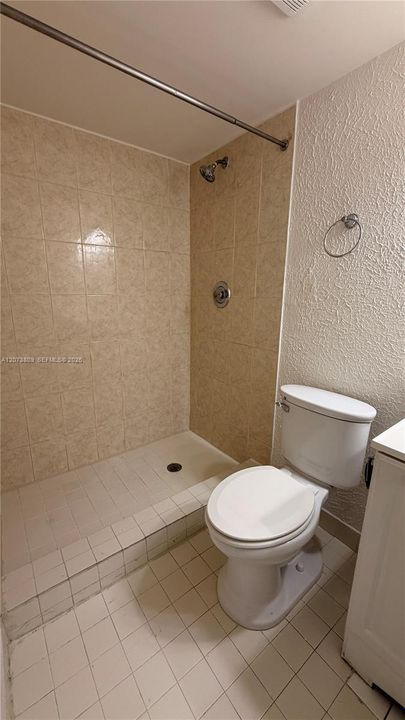 For Rent: $2,100 (2 beds, 2 baths, 939 Square Feet)