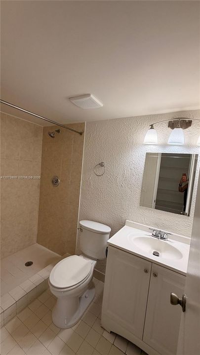 For Rent: $2,100 (2 beds, 2 baths, 939 Square Feet)