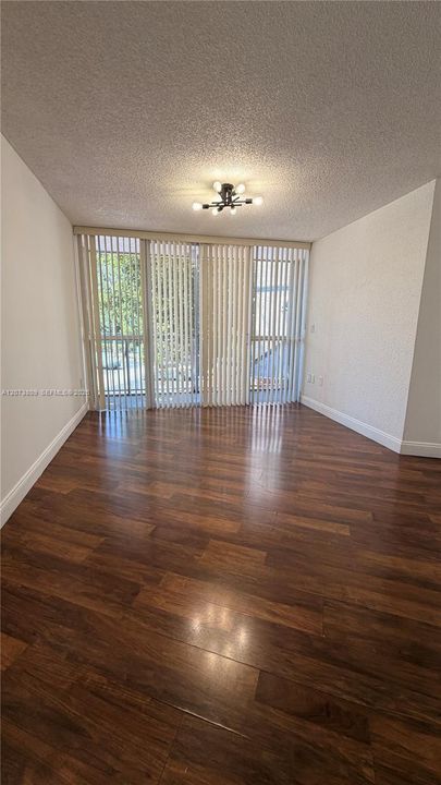 For Rent: $2,100 (2 beds, 2 baths, 939 Square Feet)