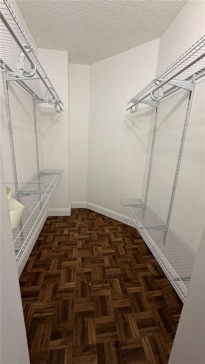 For Rent: $2,100 (2 beds, 2 baths, 939 Square Feet)