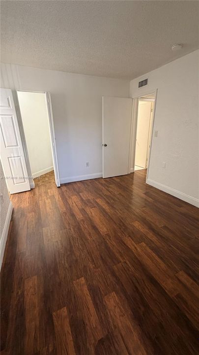 For Rent: $2,100 (2 beds, 2 baths, 939 Square Feet)