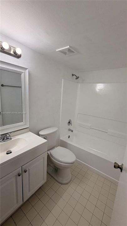 For Rent: $2,100 (2 beds, 2 baths, 939 Square Feet)