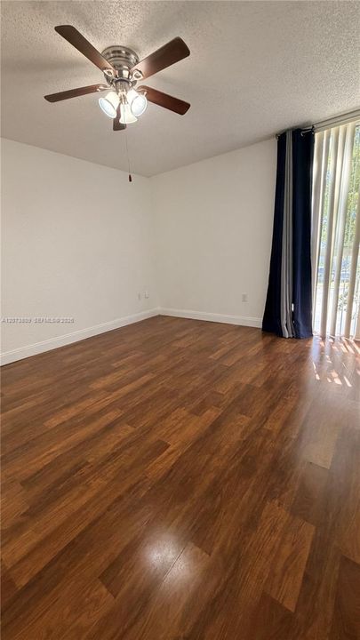 For Rent: $2,100 (2 beds, 2 baths, 939 Square Feet)