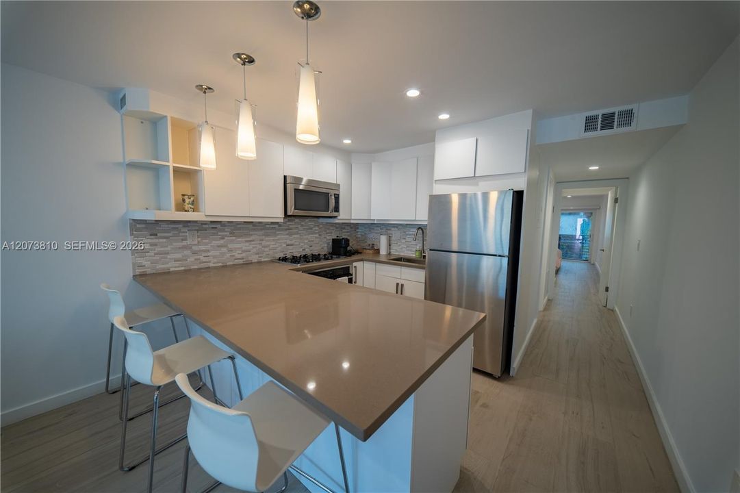For Sale: $1,200,000 (1 beds, 1 baths, 620 Square Feet)
