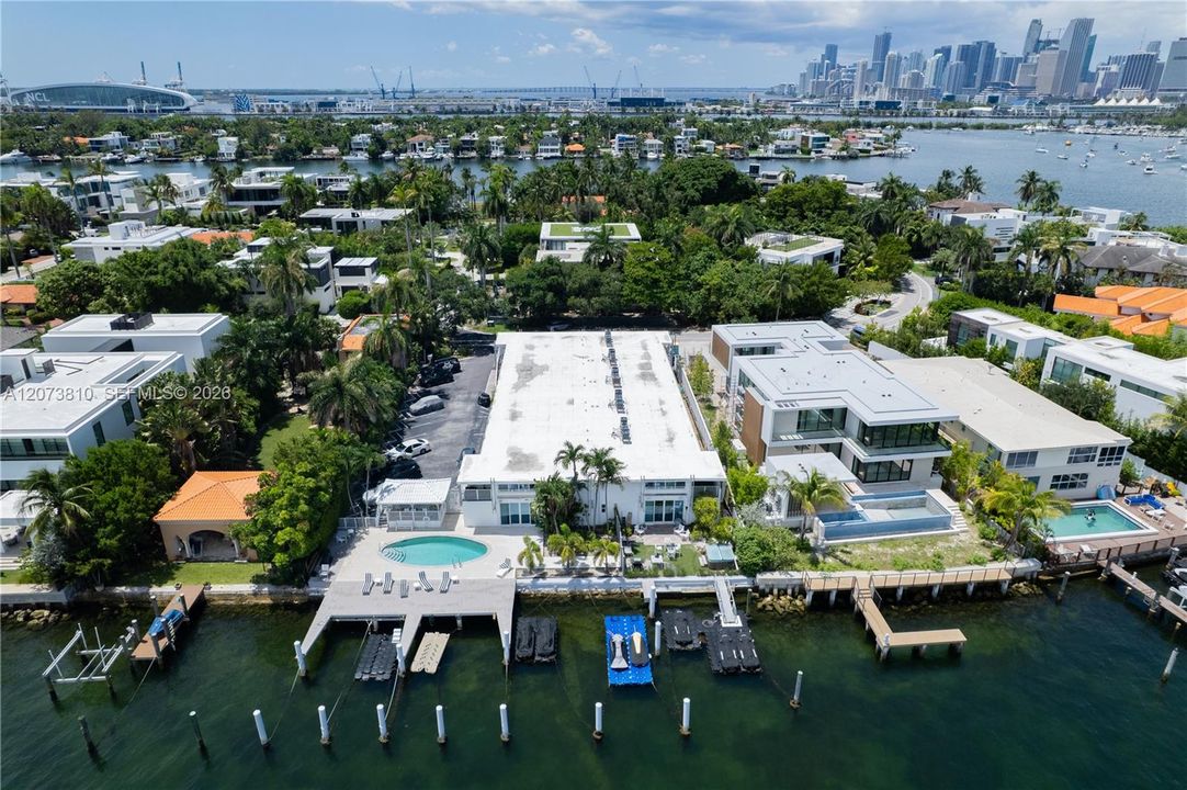 For Sale: $1,200,000 (1 beds, 1 baths, 620 Square Feet)