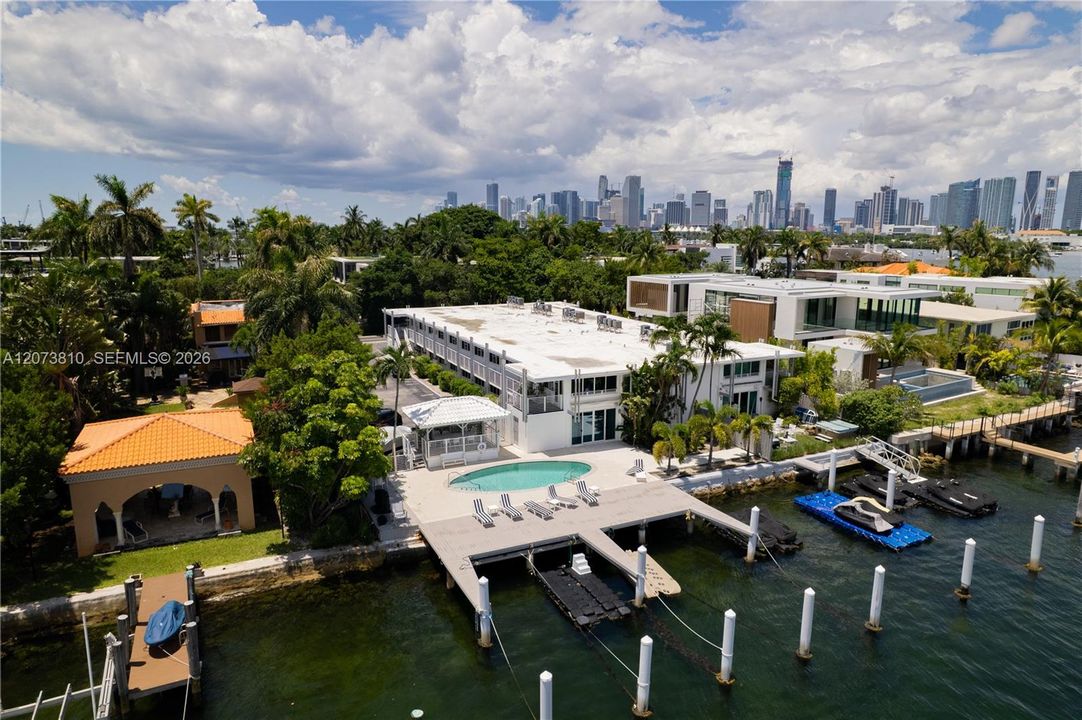 For Sale: $1,200,000 (1 beds, 1 baths, 620 Square Feet)