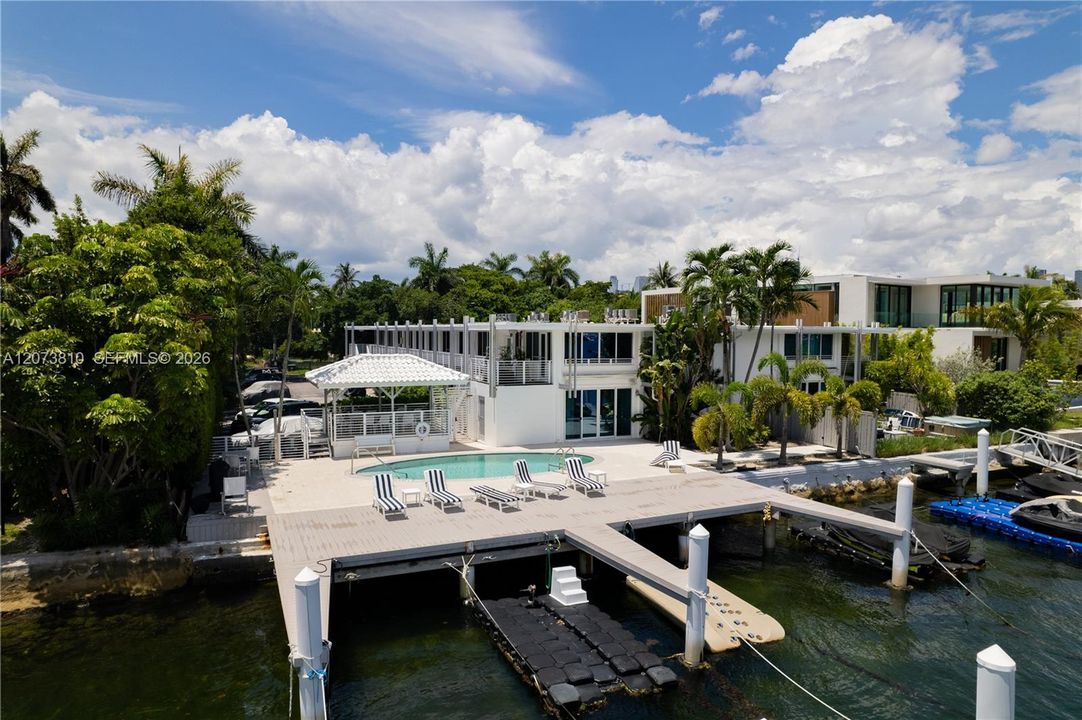 For Sale: $1,200,000 (1 beds, 1 baths, 620 Square Feet)