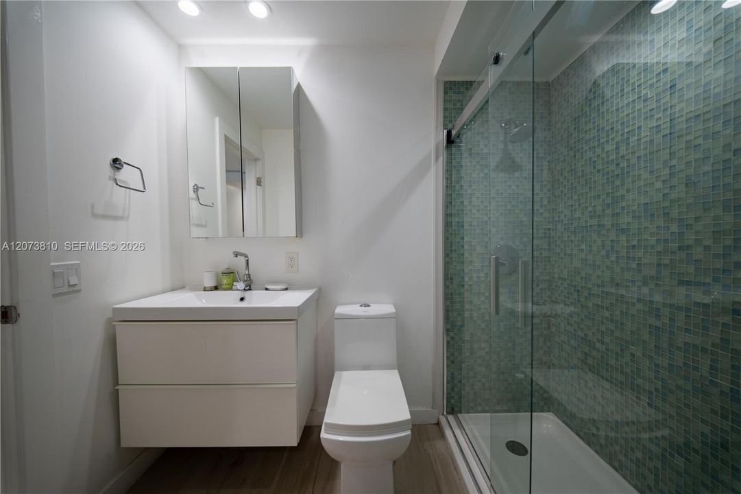 For Sale: $1,200,000 (1 beds, 1 baths, 620 Square Feet)