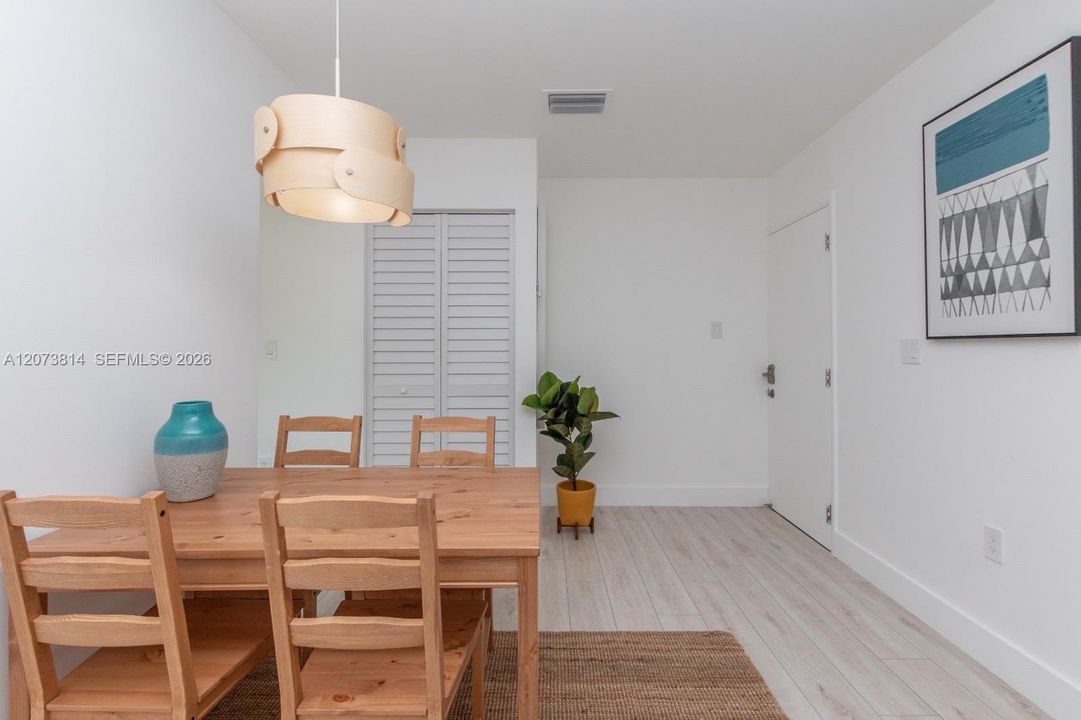 For Rent: $1,600 (0 beds, 1 baths, 420 Square Feet)