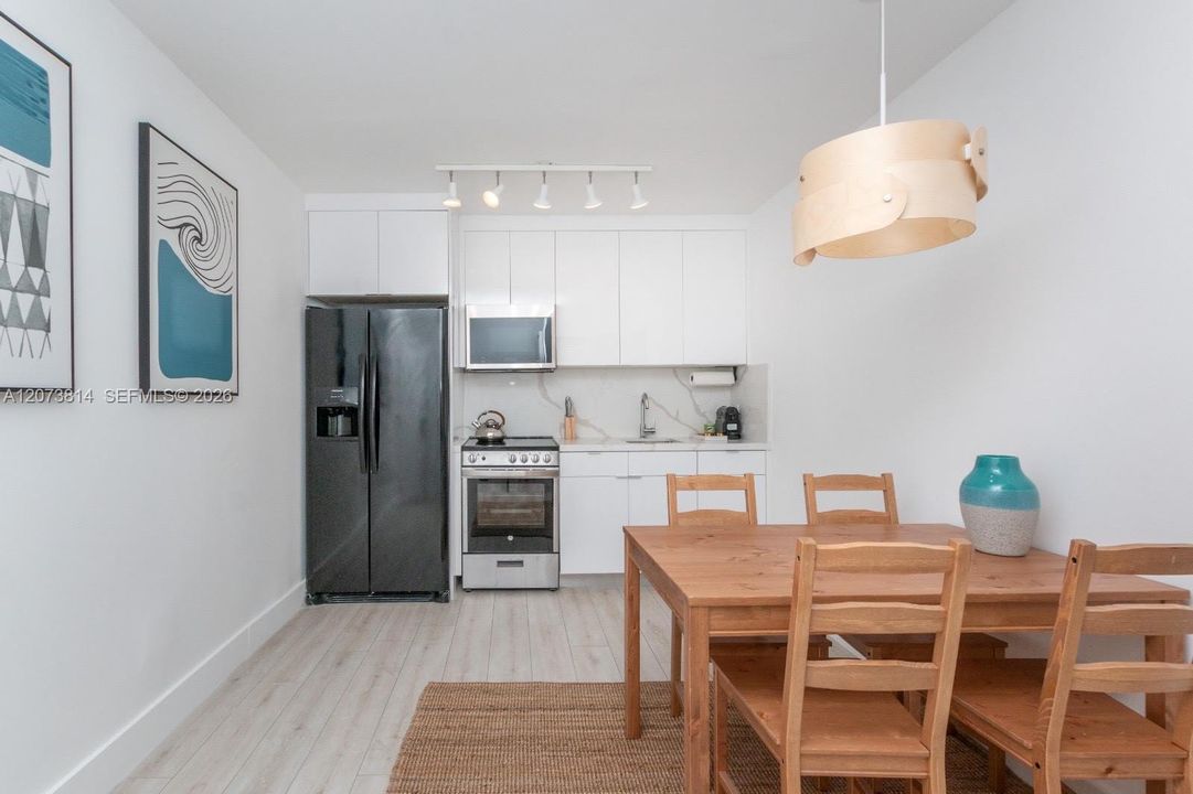 For Rent: $1,600 (0 beds, 1 baths, 420 Square Feet)