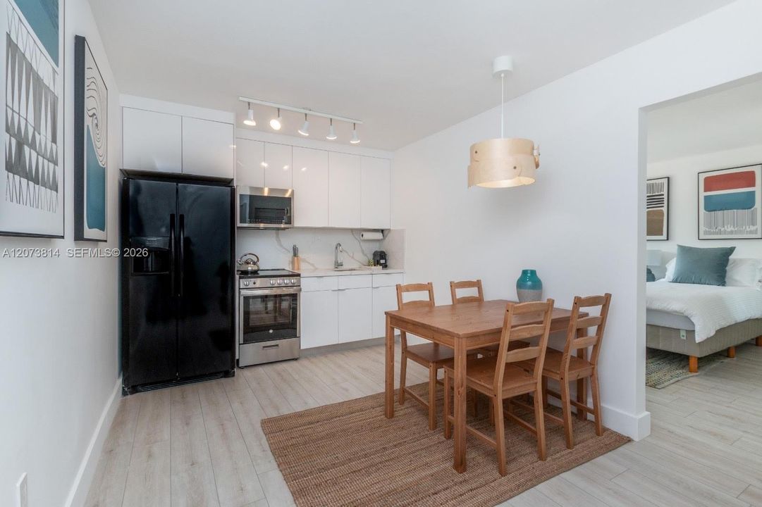 For Rent: $1,600 (0 beds, 1 baths, 420 Square Feet)