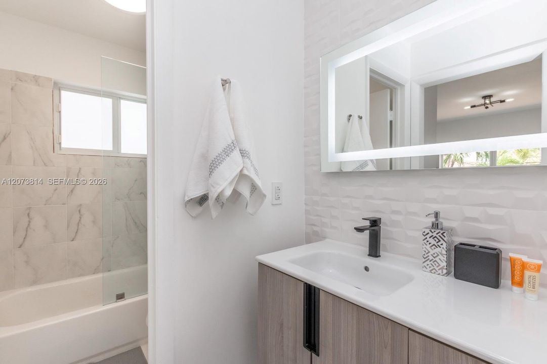 For Rent: $1,600 (0 beds, 1 baths, 420 Square Feet)