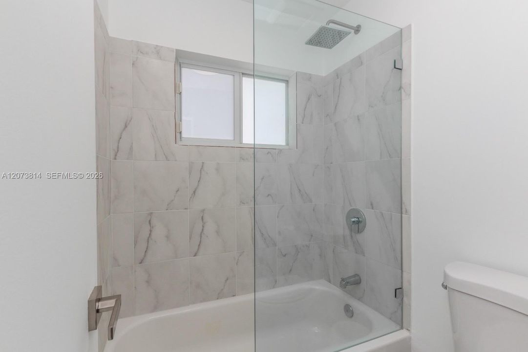 For Rent: $1,600 (0 beds, 1 baths, 420 Square Feet)