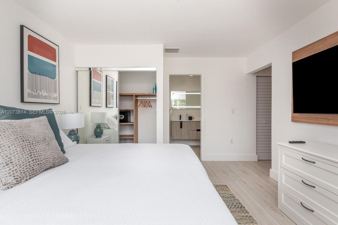 For Rent: $1,600 (0 beds, 1 baths, 420 Square Feet)