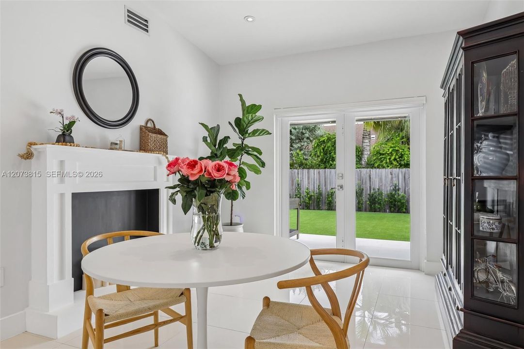 For Sale: $949,000 (3 beds, 2 baths, 1866 Square Feet)