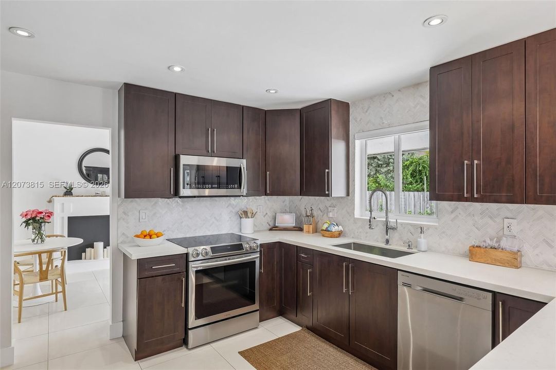 For Sale: $949,000 (3 beds, 2 baths, 1866 Square Feet)