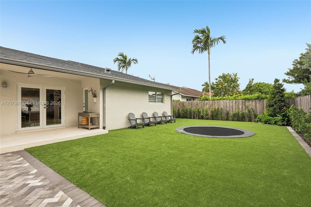 For Sale: $949,000 (3 beds, 2 baths, 1866 Square Feet)