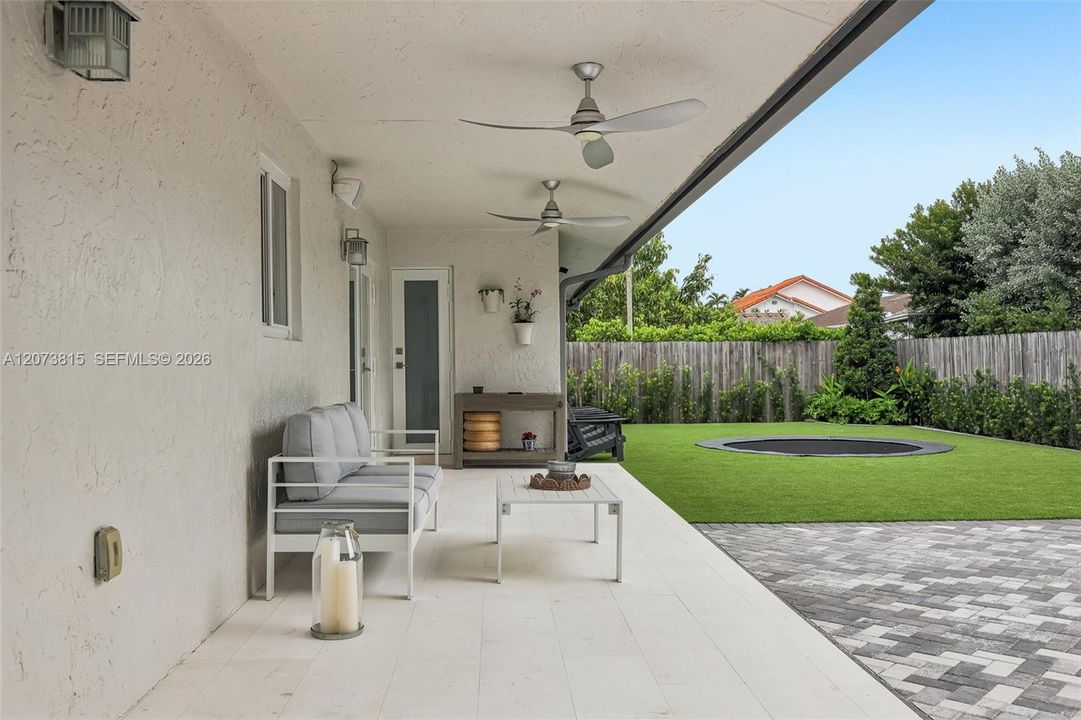 For Sale: $949,000 (3 beds, 2 baths, 1866 Square Feet)