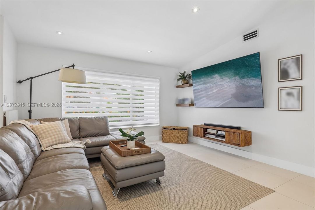 For Sale: $949,000 (3 beds, 2 baths, 1866 Square Feet)