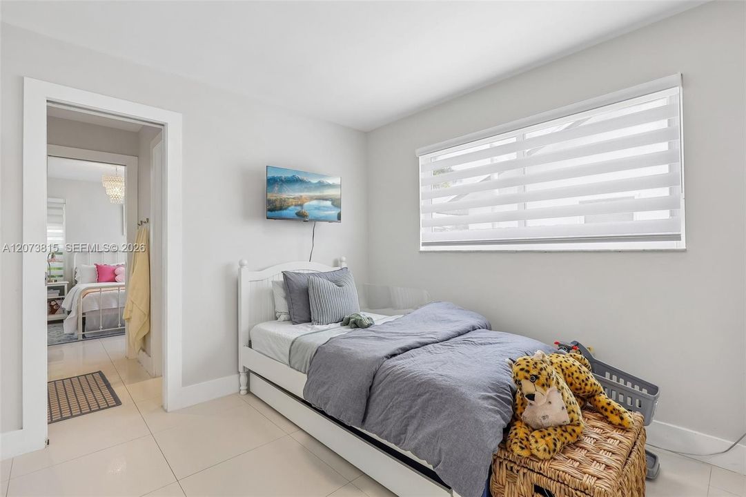 For Sale: $949,000 (3 beds, 2 baths, 1866 Square Feet)