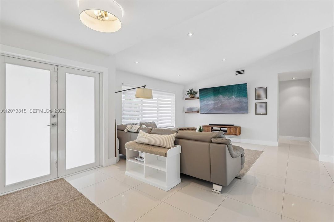 For Sale: $949,000 (3 beds, 2 baths, 1866 Square Feet)