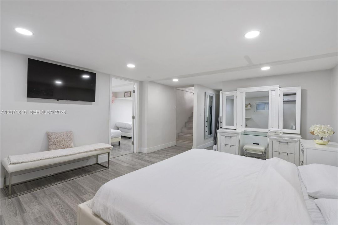 For Rent: $3,500 (3 beds, 1 baths, 1896 Square Feet)