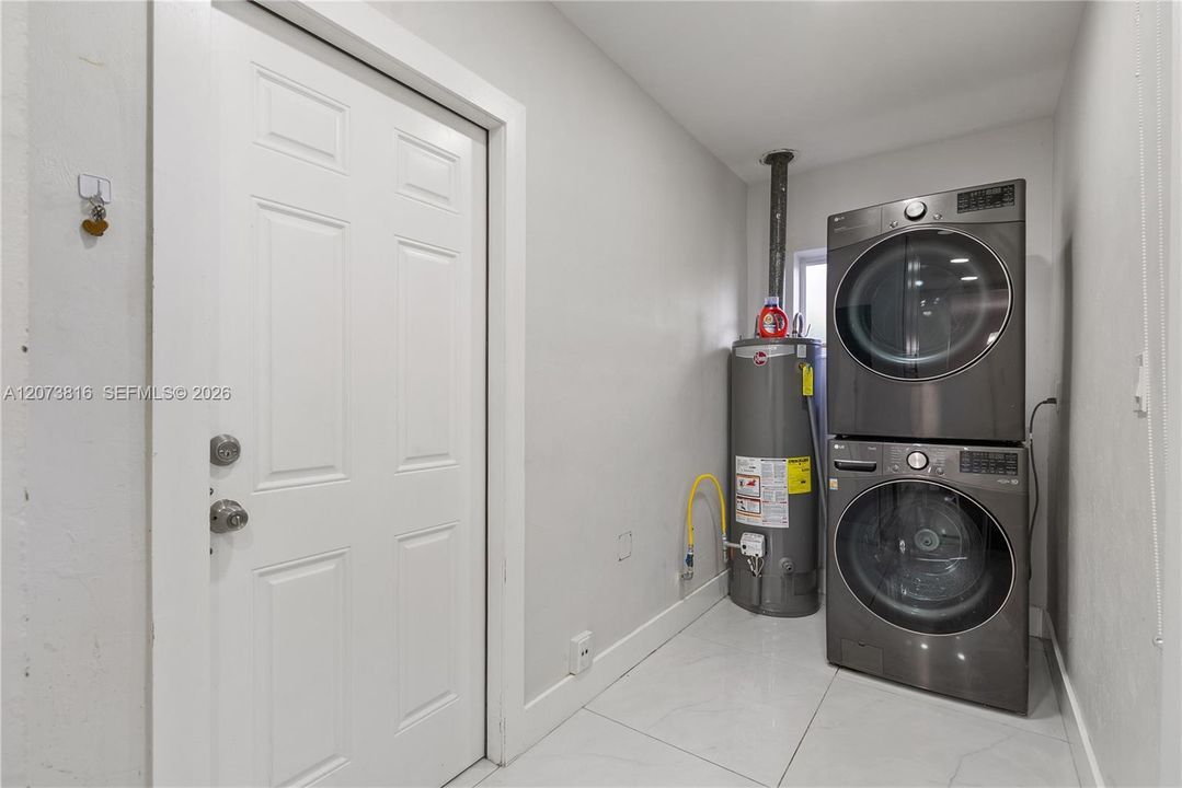 For Rent: $3,500 (3 beds, 1 baths, 1896 Square Feet)