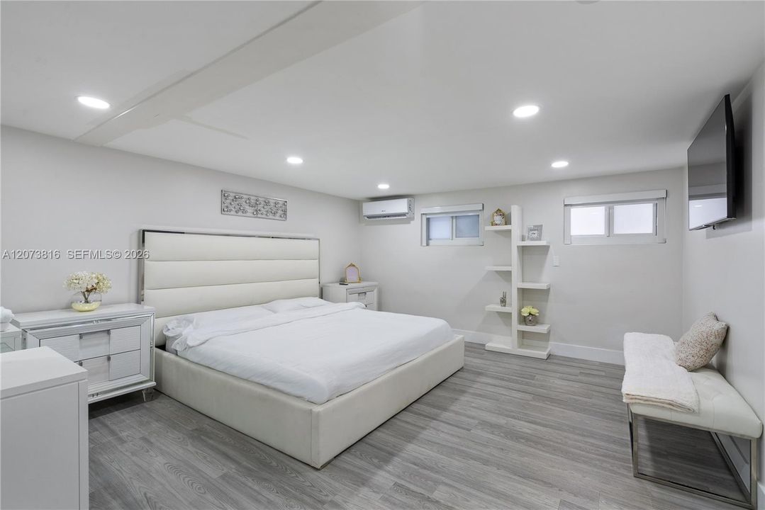 For Rent: $3,500 (3 beds, 1 baths, 1896 Square Feet)