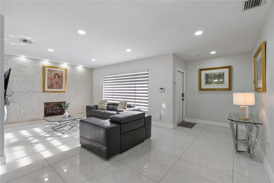 For Rent: $3,500 (3 beds, 1 baths, 1896 Square Feet)