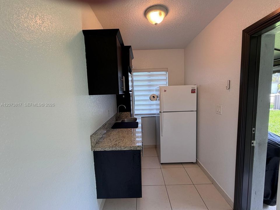 В аренду: $1,400 (3 спален, 1 ванн, 1549 Квадратных фут)