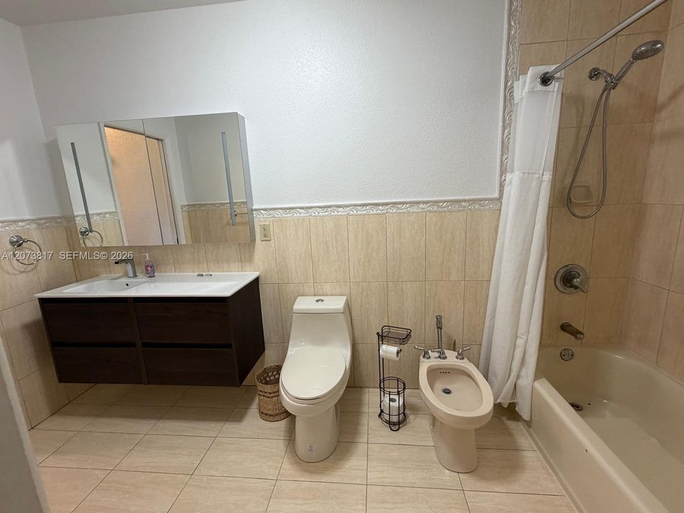 В аренду: $1,400 (3 спален, 1 ванн, 1549 Квадратных фут)