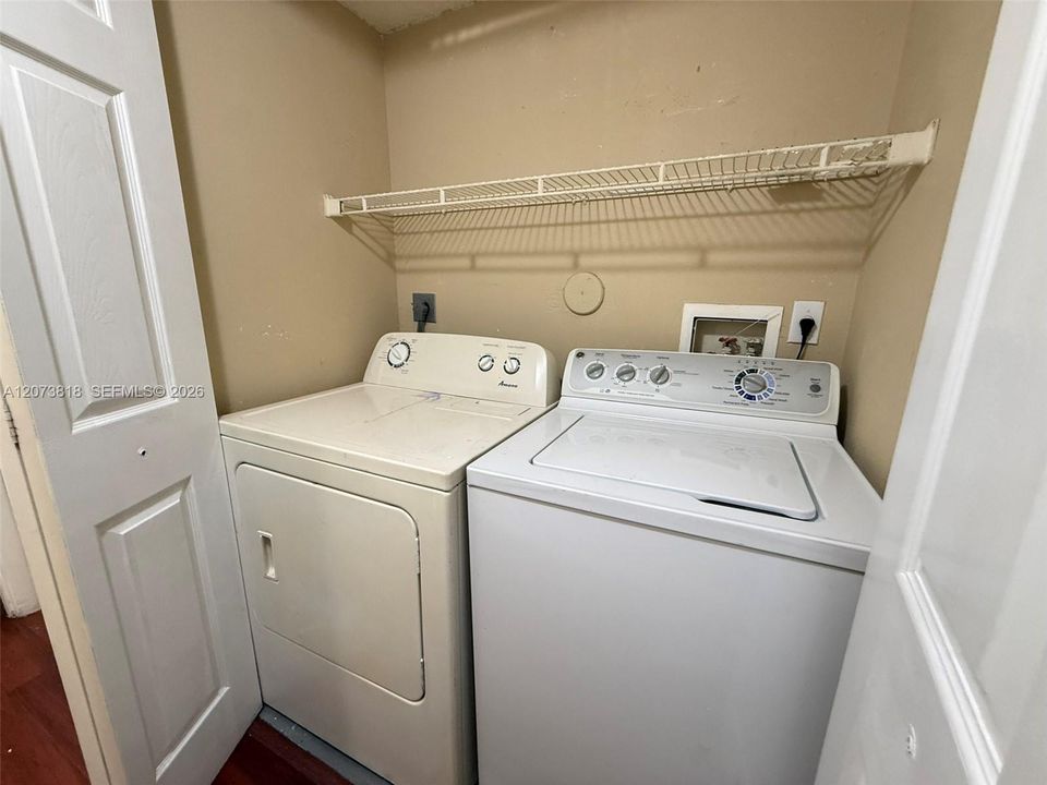 For Sale: $184,900 (2 beds, 2 baths, 984 Square Feet)