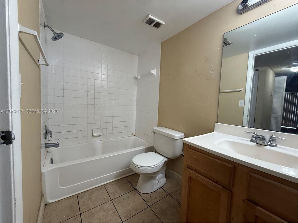 For Sale: $184,900 (2 beds, 2 baths, 984 Square Feet)