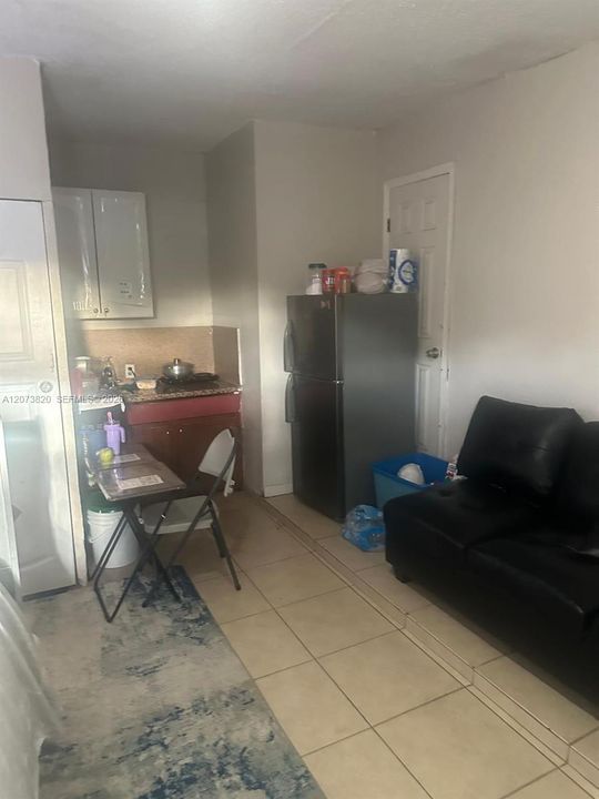 For Sale: $450,000 (4 beds, 2 baths, 1080 Square Feet)