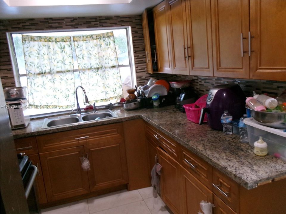 For Sale: $450,000 (4 beds, 2 baths, 1080 Square Feet)