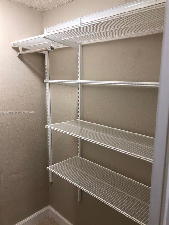 На продажу: $198,500 (1 спален, 1 ванн, 889 Квадратных фут)