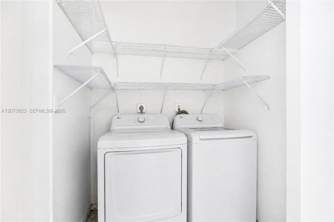 For Rent: $2,600 (3 beds, 2 baths, 1108 Square Feet)