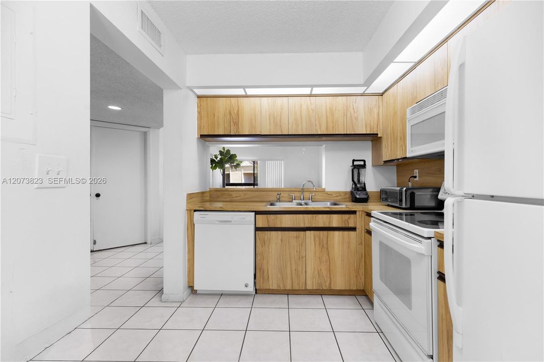 For Rent: $2,600 (3 beds, 2 baths, 1108 Square Feet)