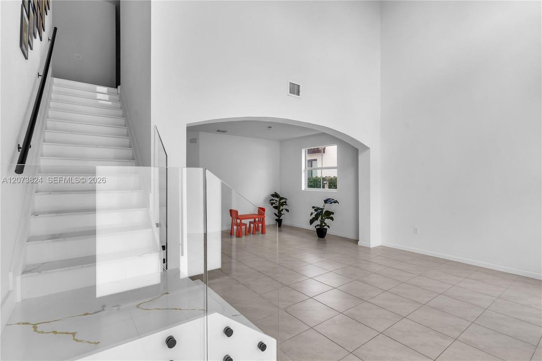 For Sale: $750,000 (5 beds, 4 baths, 2846 Square Feet)