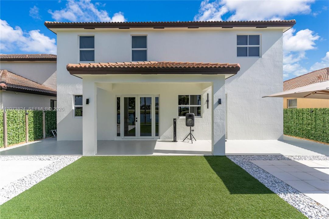 For Sale: $750,000 (5 beds, 4 baths, 2846 Square Feet)