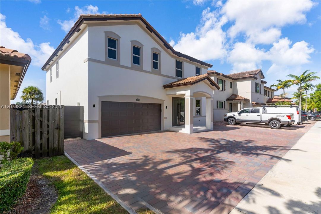 For Sale: $750,000 (5 beds, 4 baths, 2846 Square Feet)
