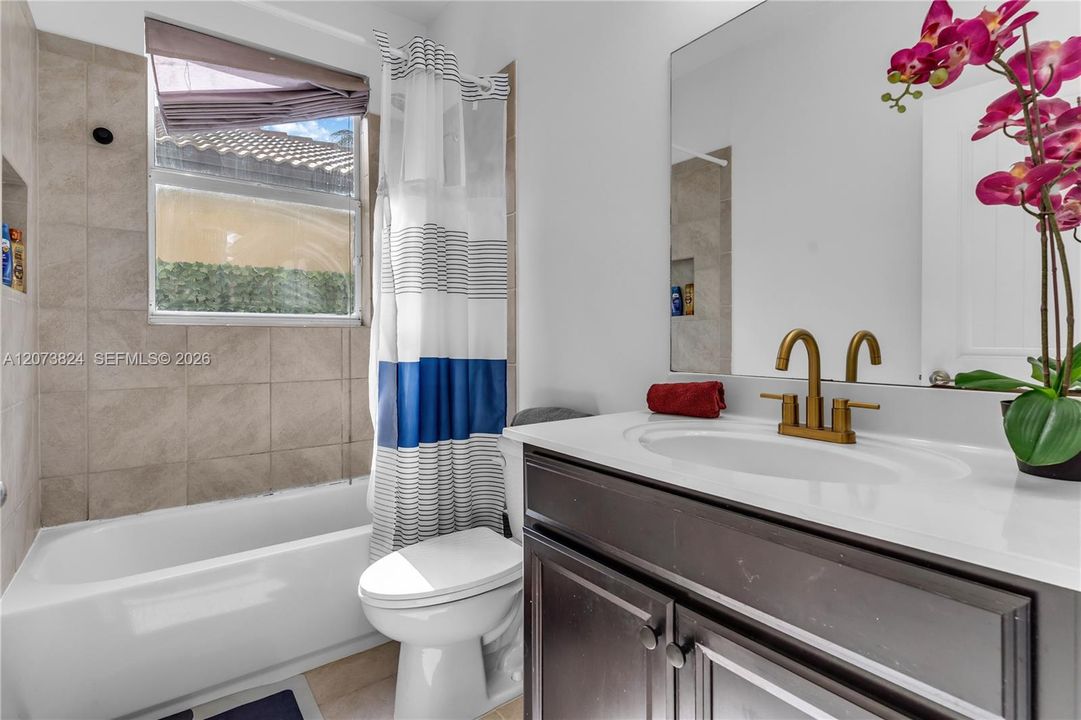 For Sale: $750,000 (5 beds, 4 baths, 2846 Square Feet)