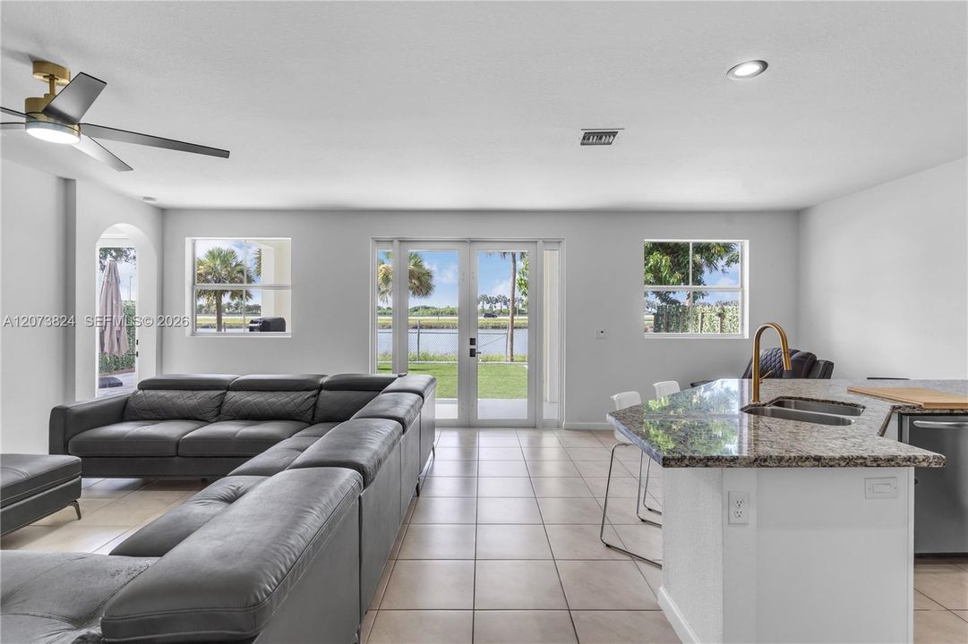 For Sale: $750,000 (5 beds, 4 baths, 2846 Square Feet)
