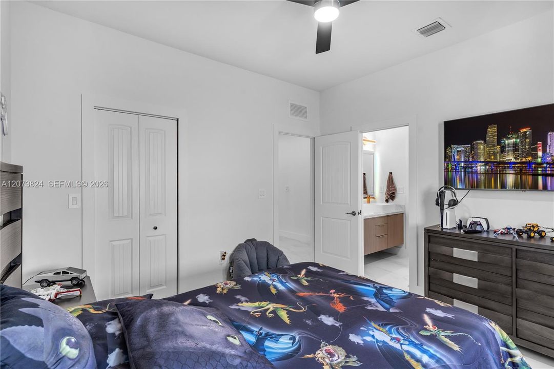 For Sale: $750,000 (5 beds, 4 baths, 2846 Square Feet)