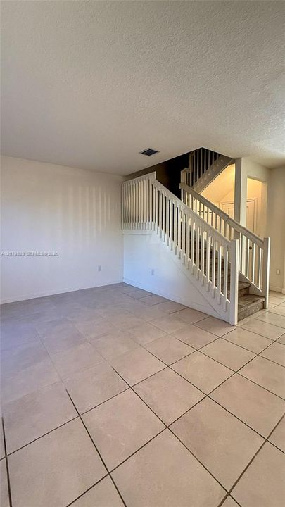 For Rent: $3,200 (3 beds, 2 baths, 1662 Square Feet)