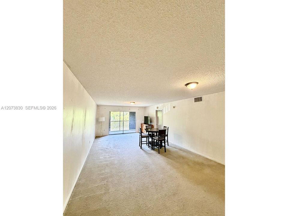 For Sale: $170,000 (1 beds, 1 baths, 1033 Square Feet)